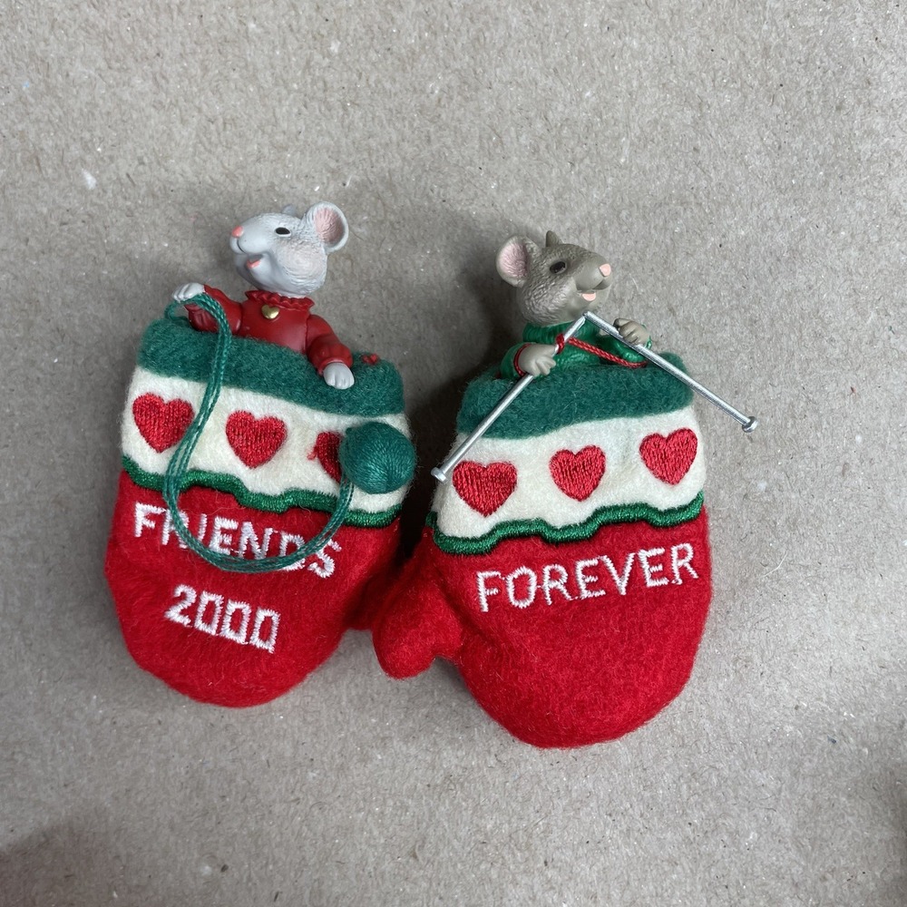 HALLMARK CHRISTMAS KEEPSAKE ORNAMENTS MICE CLOSE KNIT FRIENDS 2000 FRIENDSHIP